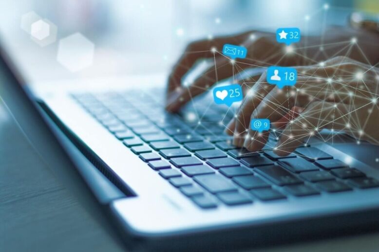 A Comprehensive Guide to Social Media A Comprehensive Guide to Social Media